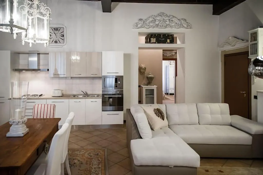 Piazza Erbe Luxury Apartment Verona