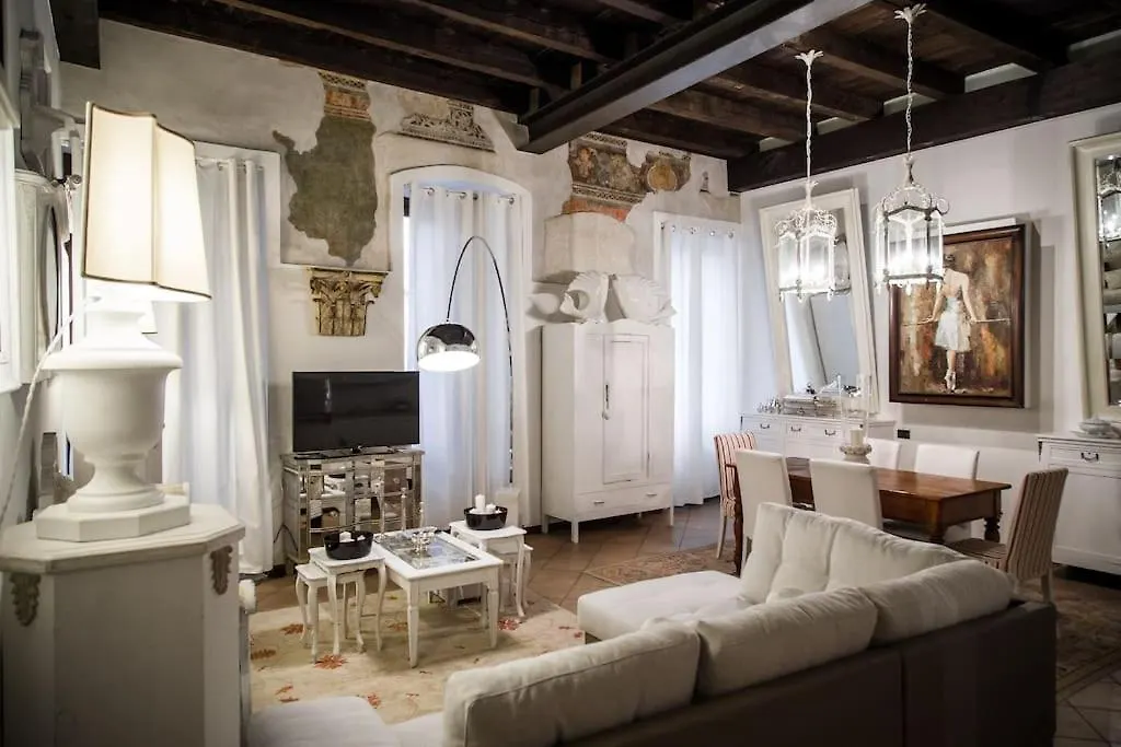 Piazza Erbe Luxury Apartment Verona