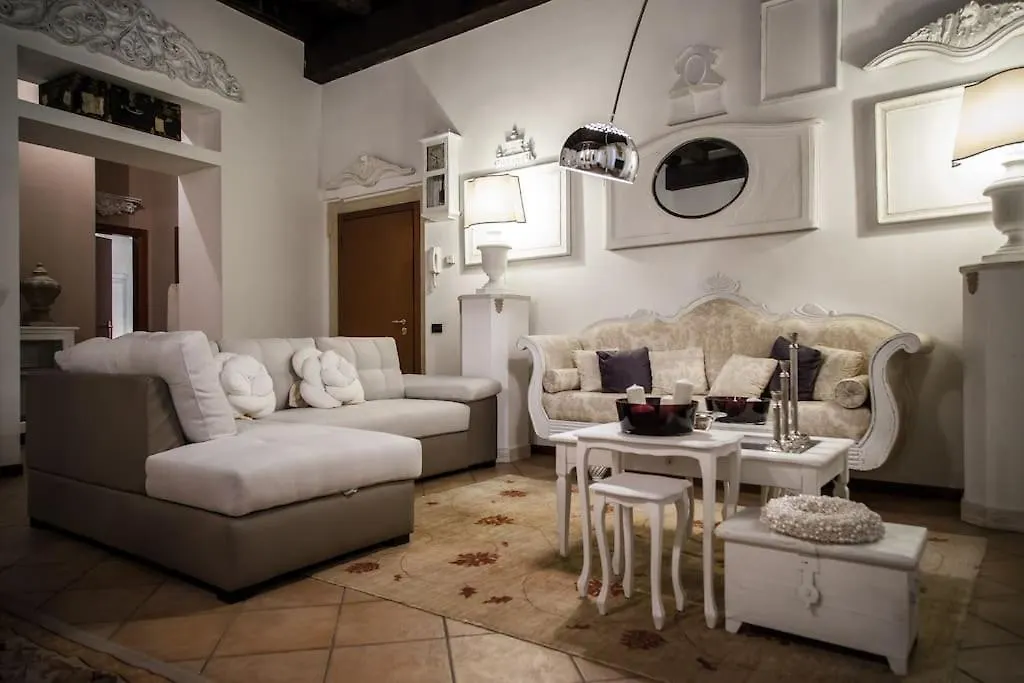 Piazza Erbe Luxury Apartment Verona